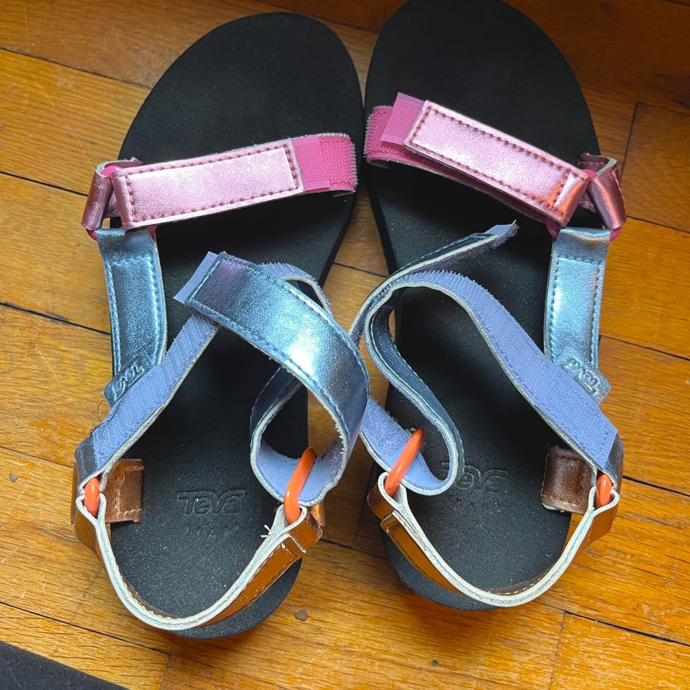 NWOT Teva Sandals